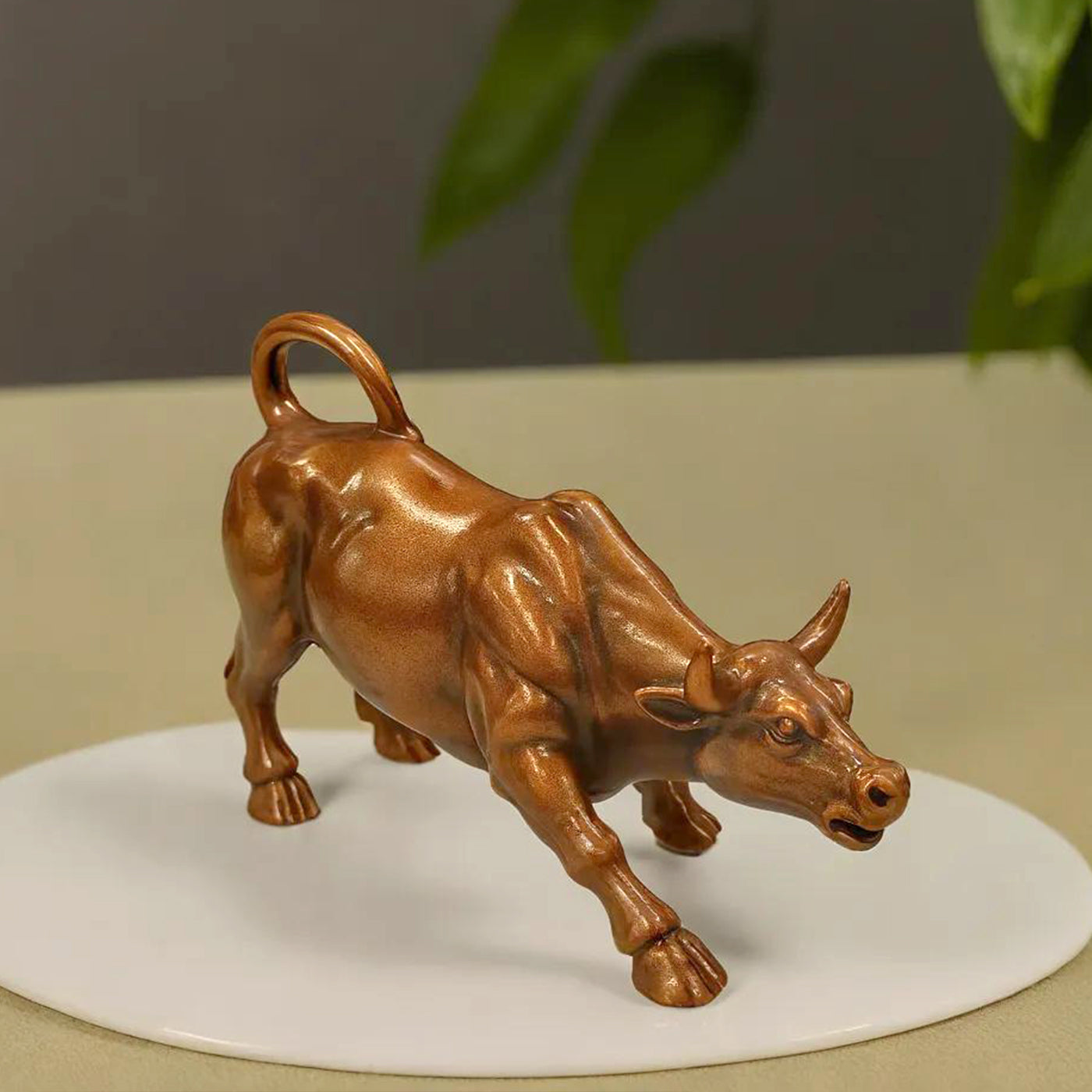 Resin Wall Street Bull Statue Decorative Showpiece (Bronze)