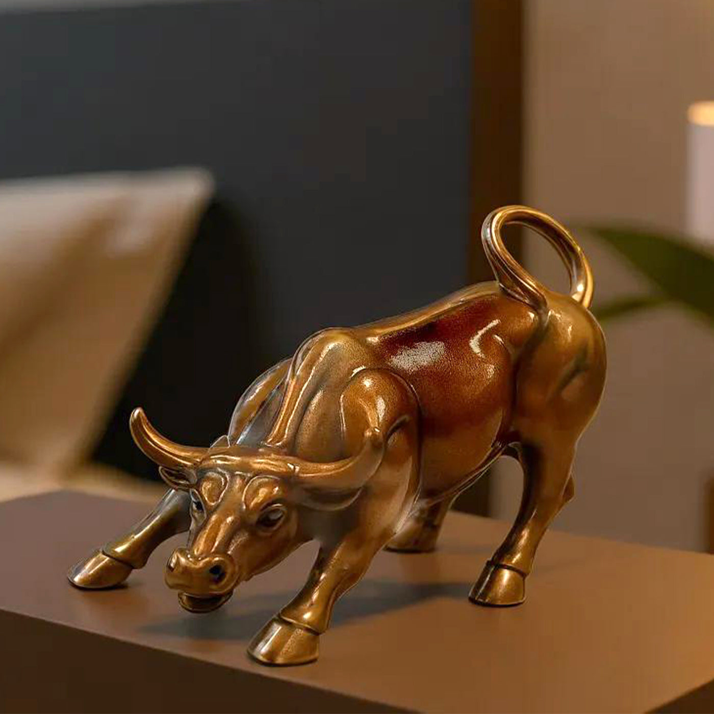 Resin Wall Street Bull Statue Decorative Showpiece (Bronze)