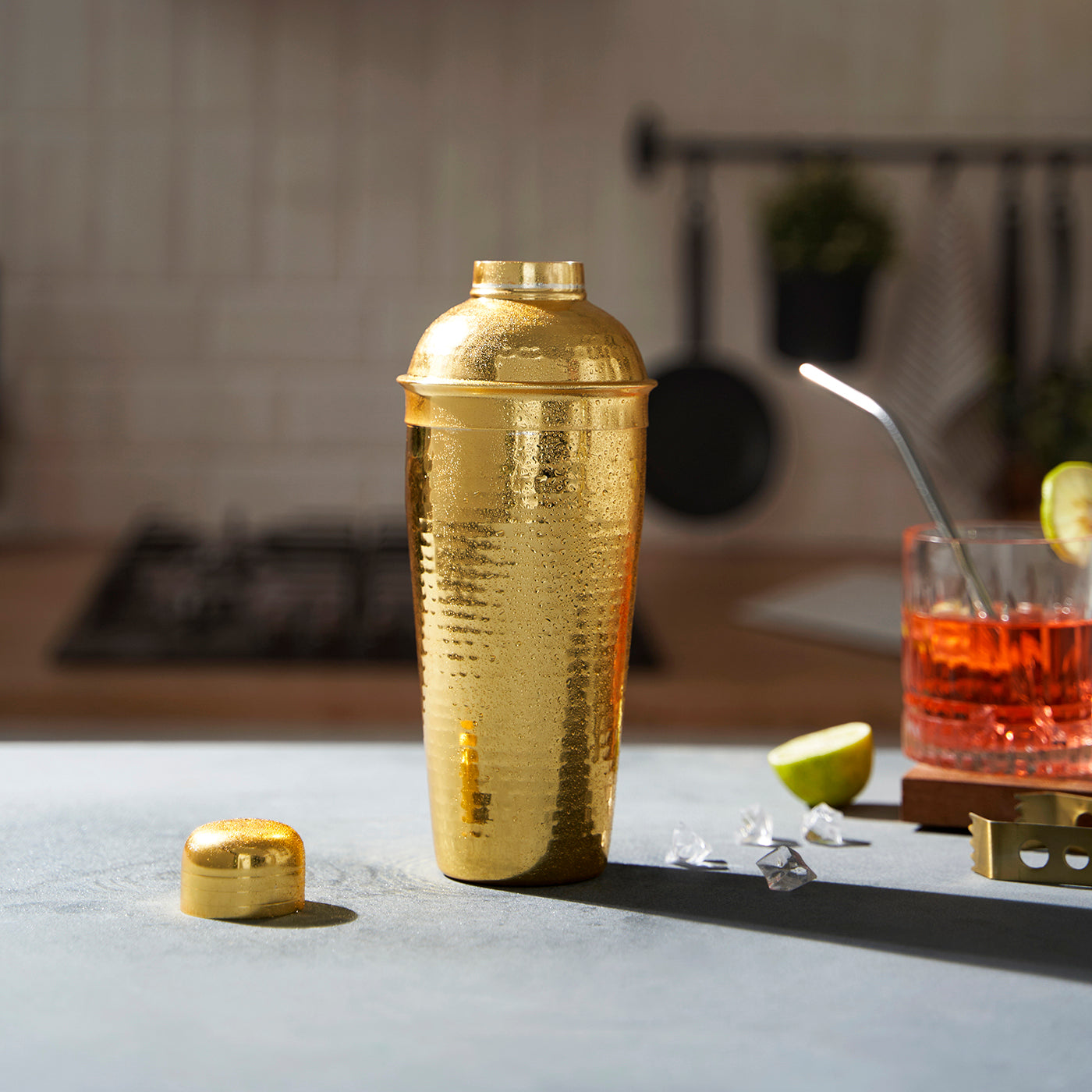 Golden Hammered Stainless Steel Cocktail Shaker with Secure Lid Top Mocktail Juice Mixing Wine Martini Shaker Perfect for Bar Hotel Restaurant Home Parties Gifting-750 ml