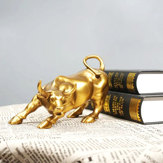 Resin Wall Street Bull Statue Decorative Showpiece (Gold)
