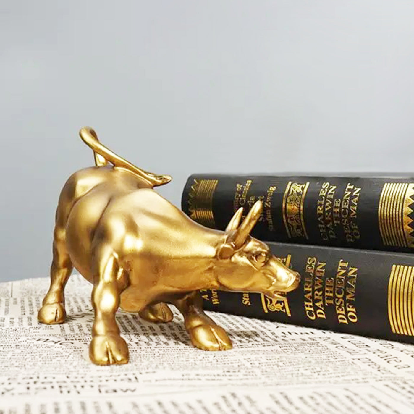 Resin Wall Street Bull Statue Decorative Showpiece (Gold)