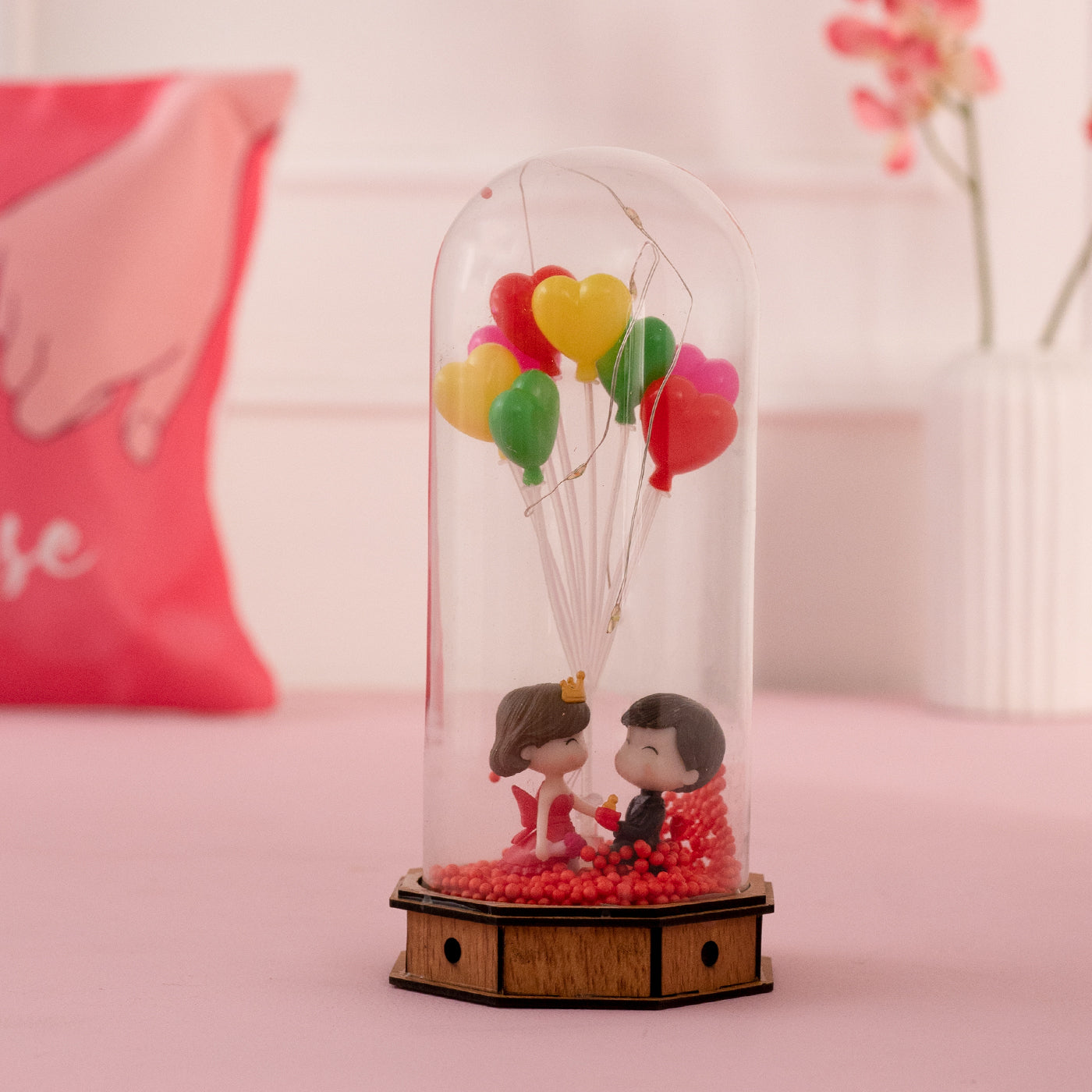 Romantic Love Couple with Led Light Lamp Showpiece Statue