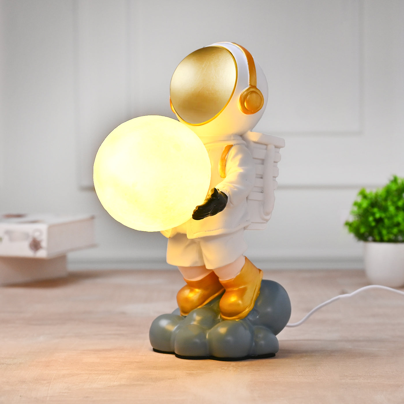 Figurine Astronaut Table Lamp | Durable | Showpiece - White