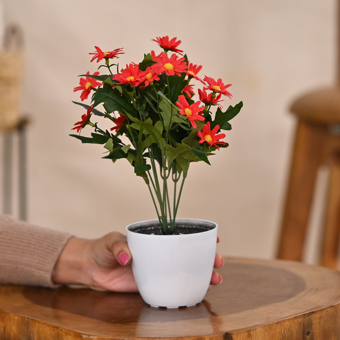 Set of 1 Artificial Plant & Flower Bush in Pot (Red)