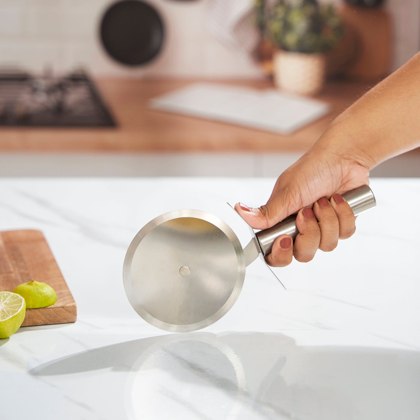 Stainless Steel Pizza Cutter with Handle Sandwich and Pastry Cake Paratha Roti Burger Slicer Sharp Smooth Rotating Wheel Cutter for Kitchen Tools