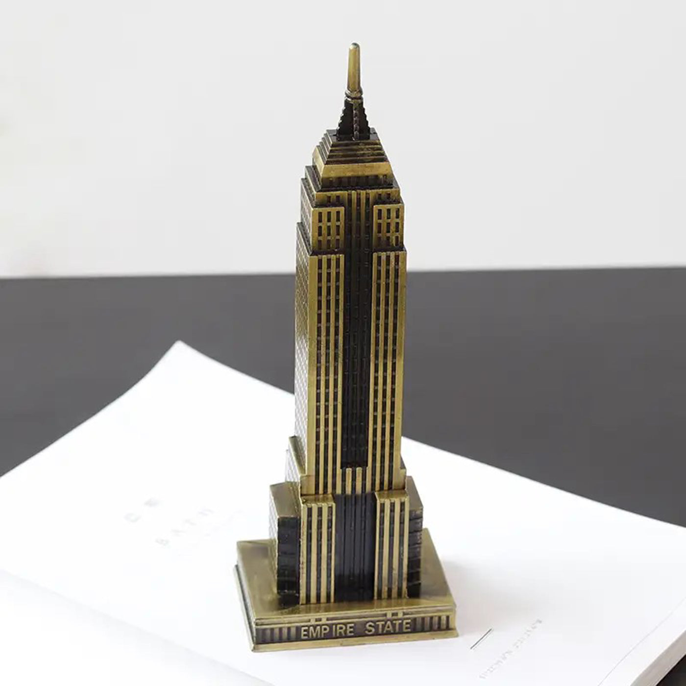 Metal New York City Empire State Building Statue Decorative Showpiece for Home Decor (Gold)