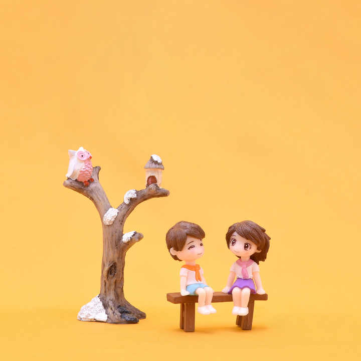 Home Decoration Mini Figure Love Couple Statue