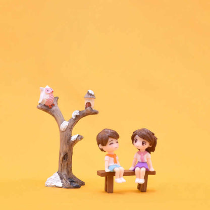 Home Decoration Mini Figure Love Couple Statue