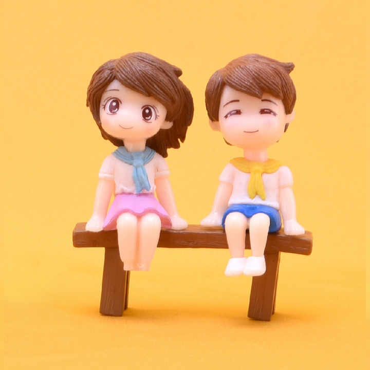 Home Decoration Mini Figure Love Couple Statue
