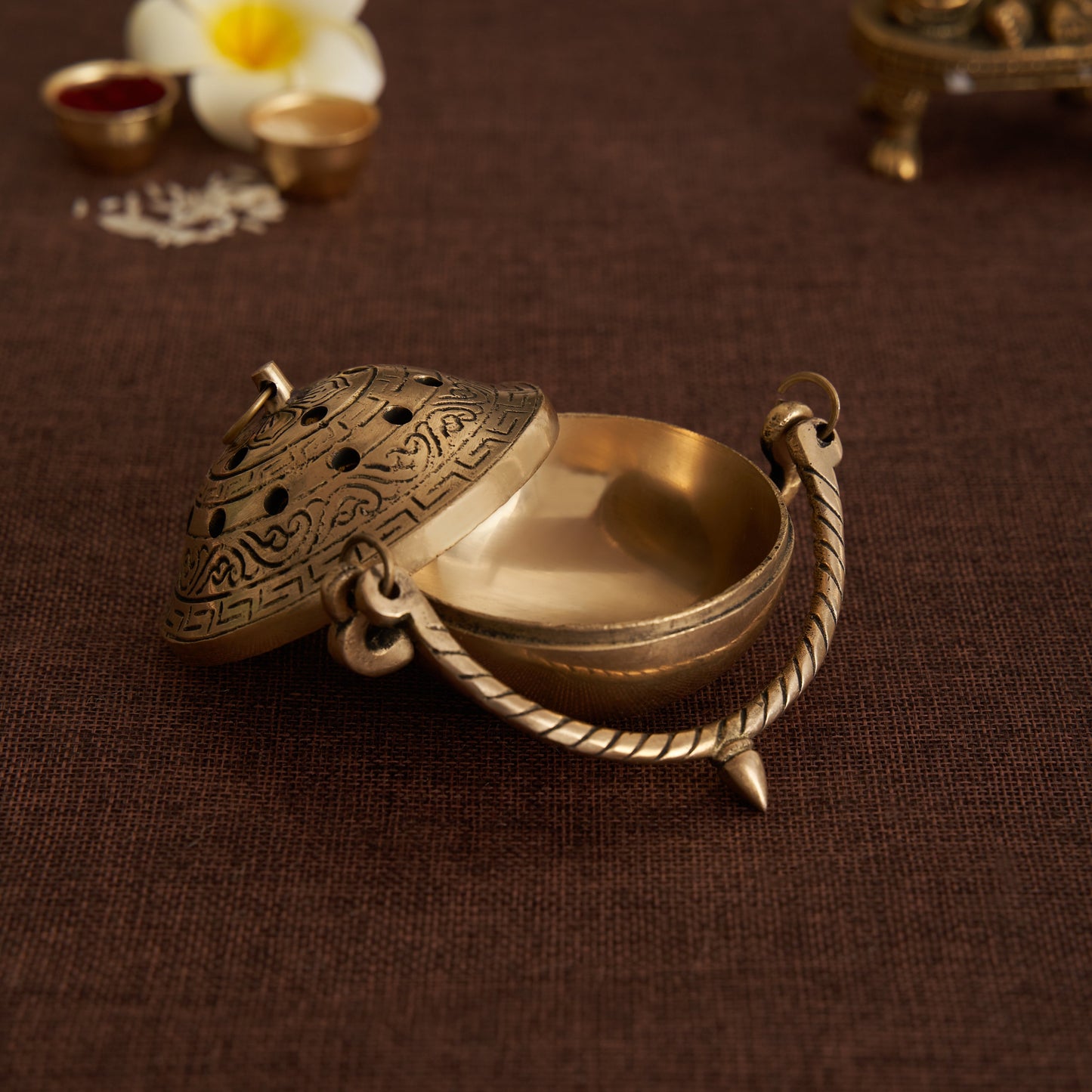 Brass Small Dhoop Dani With Gift Box And Dhoop